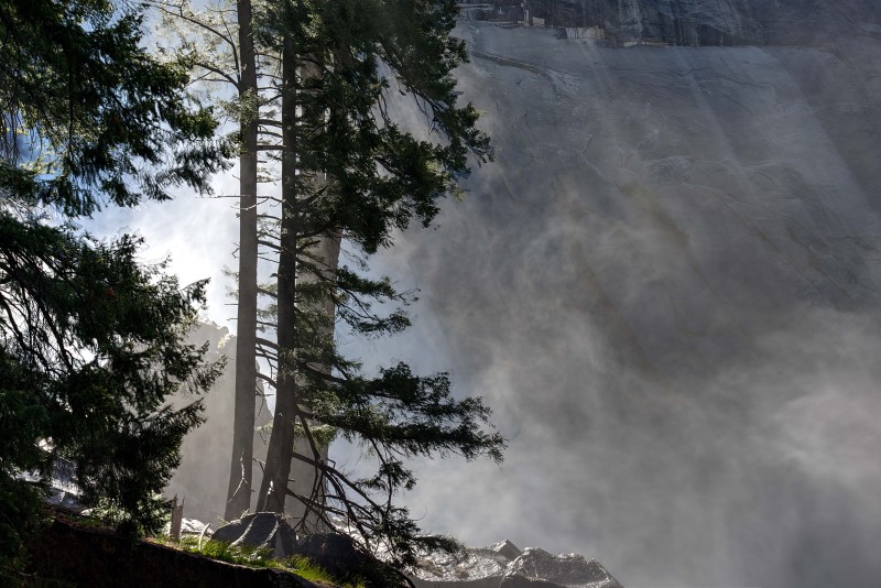 Waterfall-Light-Yosemite-US.jpg-A